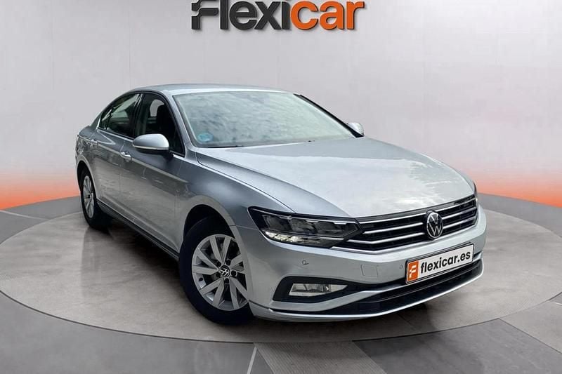 Usado VW Passat Business 150 CV (110 kW) 2021 Gris Berlina