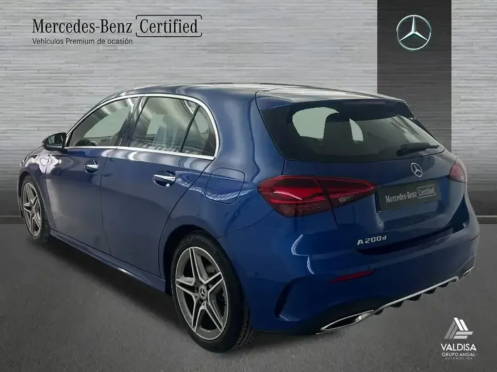 Usado Mercedes A200 AMG line 150 CV (110 kW) 2024 Azul espectra Berlina
