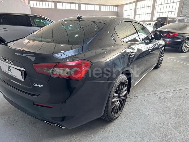 Usado Maserati Ghibli GranLusso 275 CV (202 kW) 2018 Negro Berlina