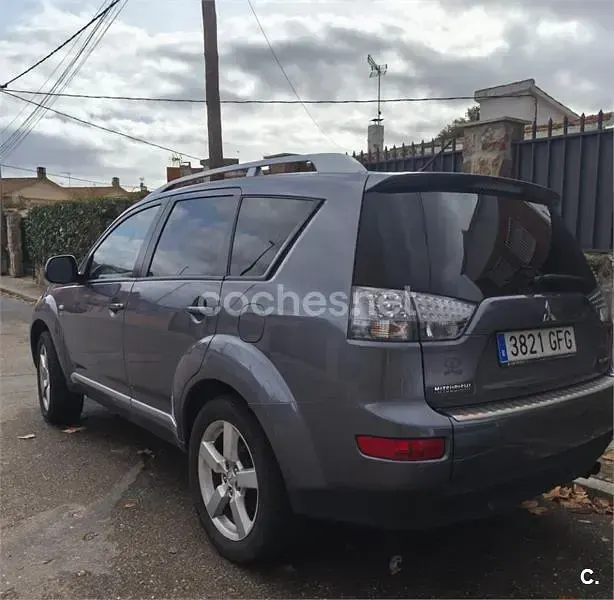 Usado Mitsubishi Outlander Intense+ 140 CV (102 kW) 2008 Gris / plata SUV