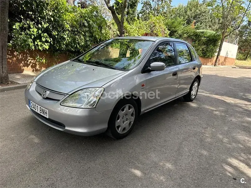 Usado Honda Civic LS 110 CV (80 kW) 2001 Gris / plata Berlina