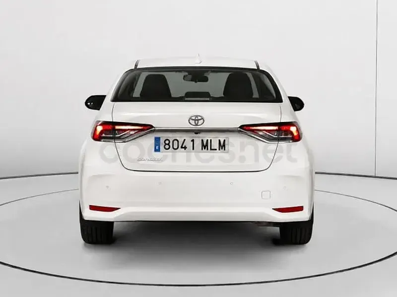 Usado Toyota Corolla Style 140 CV (102 kW) 2023 Blanco Berlina