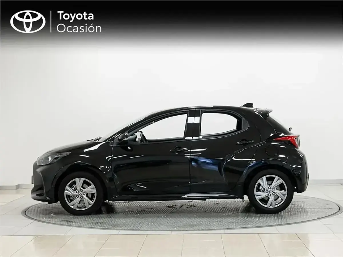 Usado Toyota Yaris Active 116 CV (85 kW) 2025 Negro Utilitario