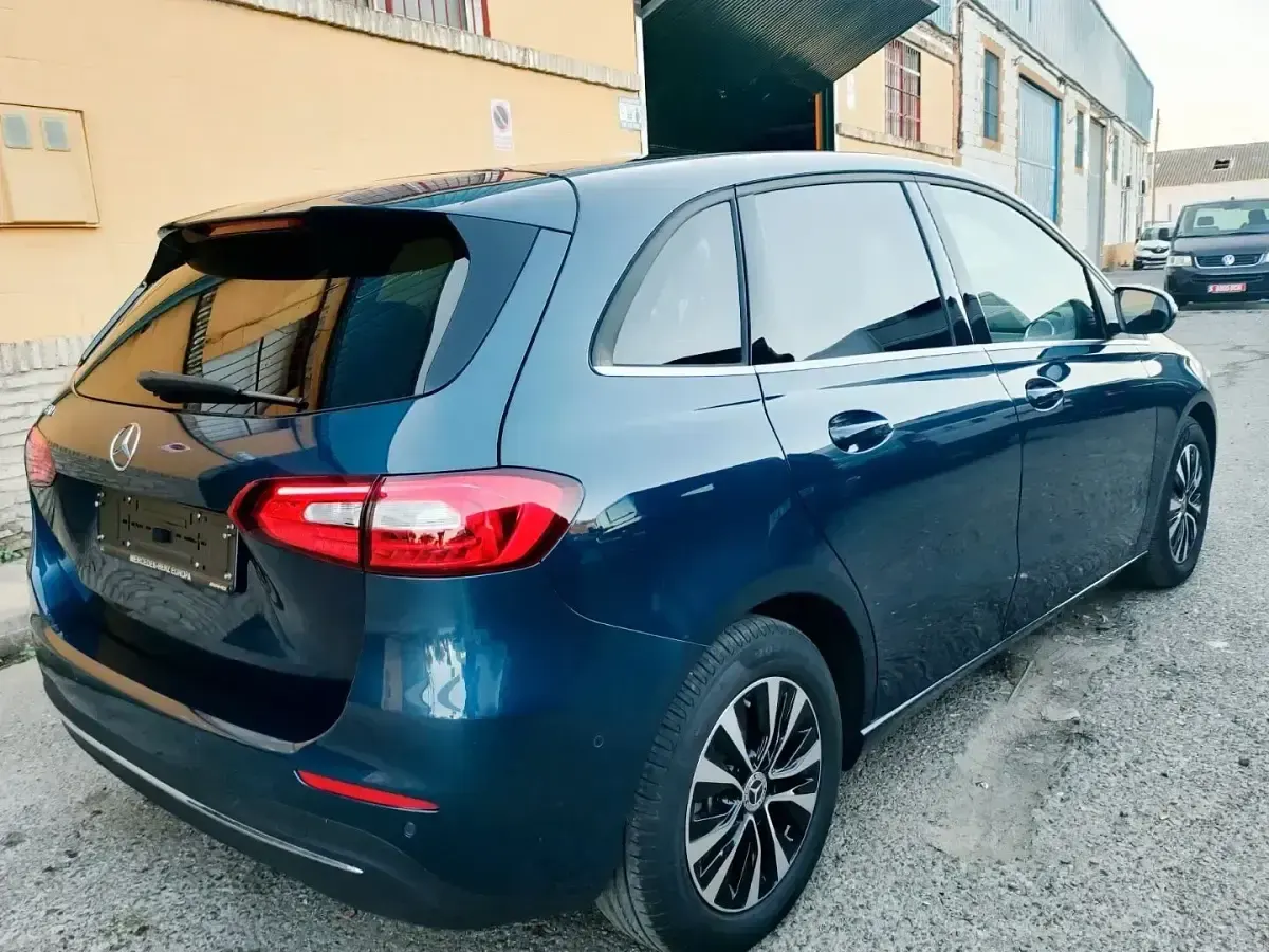 Usado Mercedes B180 136 CV (100 kW) 2022 Azul Utilitario