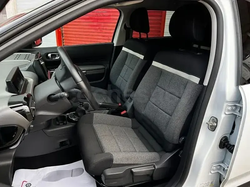 Usado Citroën C4 Shine 99 CV (72 kW) 2018 Blanco Berlina