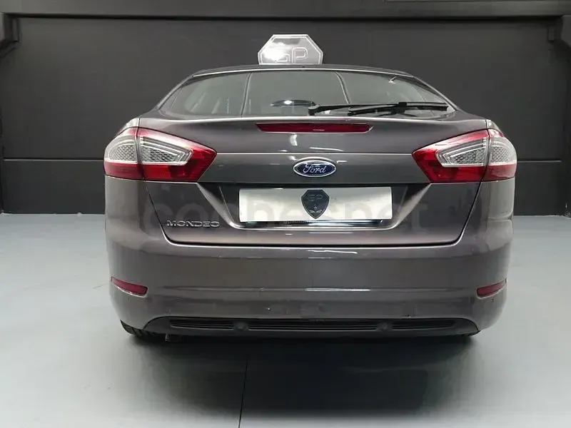 Usado Ford Mondeo Titanium 163 CV (119 kW) 2012 Gris / plata Berlina