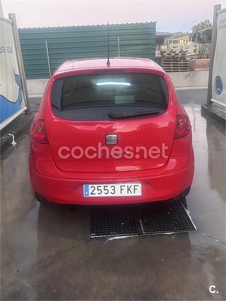 Usado Seat Altea 105 CV (77 kW) 2007 Rojo Monovolumen