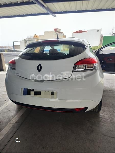Begagnad Renault Mégane Coupé Dynamique 110 HK (80 kW) 2002 Vit Sportkupé