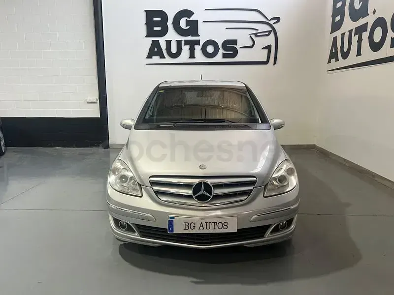 Usado Mercedes B180 109 CV (80 kW) 2007 Gris / plata Monovolumen