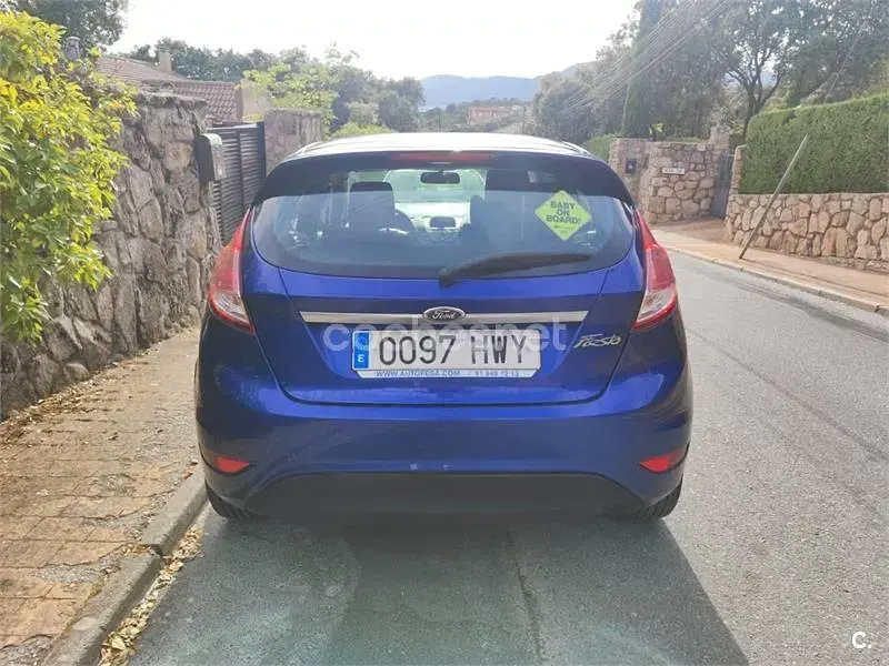 Usado Ford Fiesta Titanium 75 CV (55 kW) 2014 Azul Utilitario
