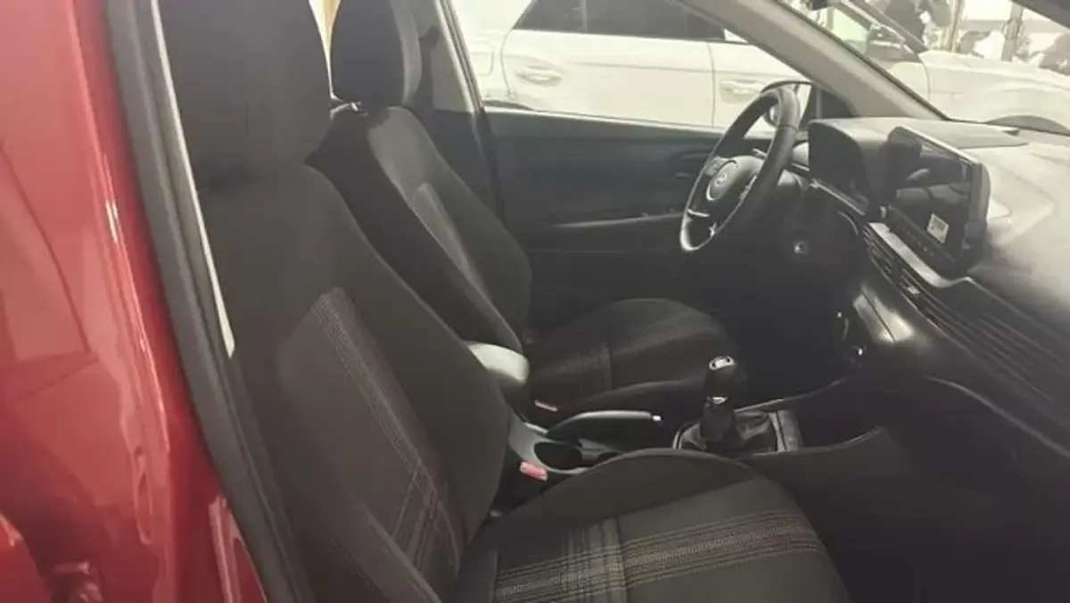 Usado Hyundai i20 79 CV (58 kW) 2024 Rojo Utilitario