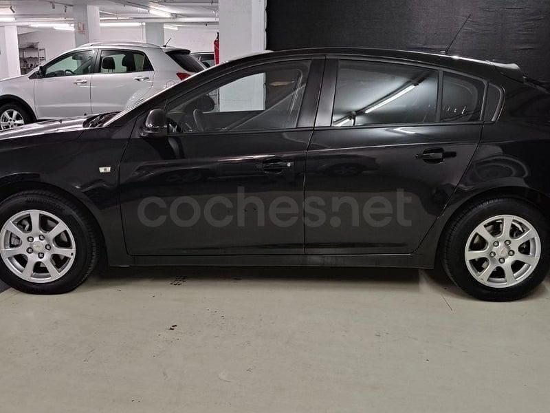 Usado Chevrolet Cruze LT 130 CV (95 kW) 2012 Negro Berlina