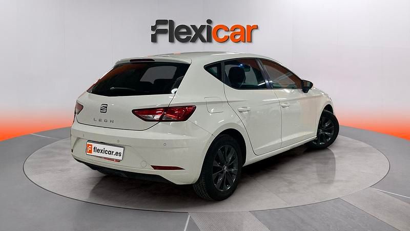 Usado Seat Leon Style 130 CV (95 kW) 2020 Blanco Berlina