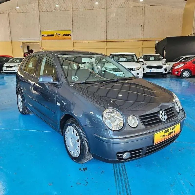 Usado VW Polo Trendline 75 CV (55 kW) 2003 Gris Utilitario
