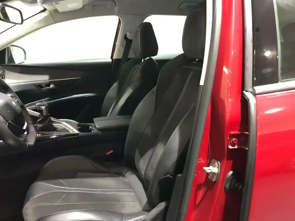 Usado Peugeot 3008 Active 131 CV (96 kW) 2020 Rojo SUV