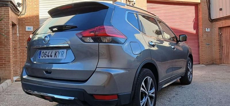 Usado Nissan X-Trail Tekna 159 CV (116 kW) 2019 Gris SUV