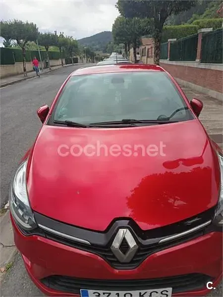 Usado Renault Clio IV Zen 90 CV (66 kW) 2017 Rojo Berlina