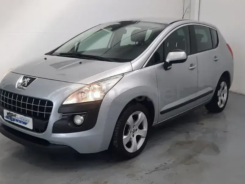 Usado Peugeot 3008 Access 112 CV (82 kW) 2011 Gris / plata Familiar