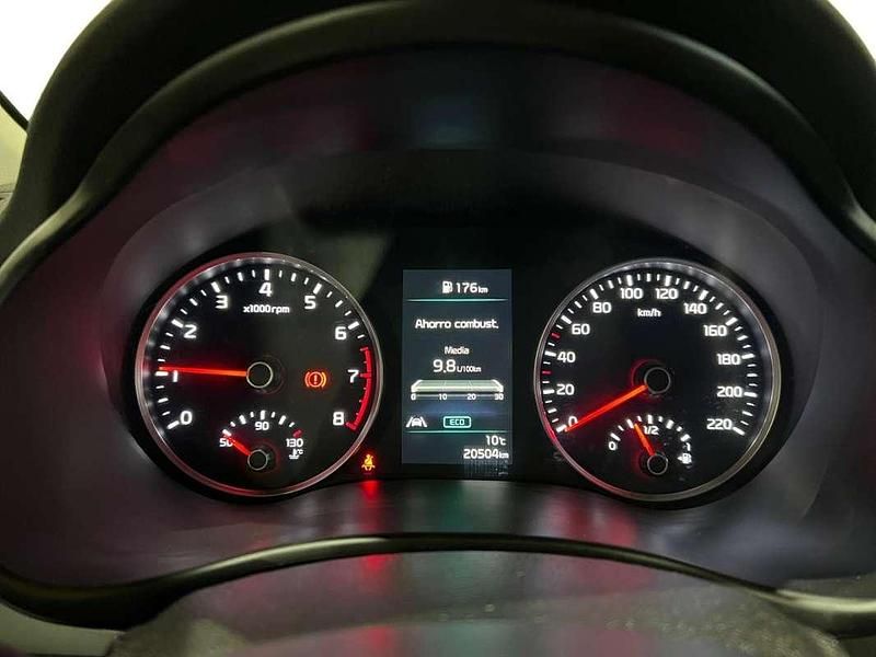 Usado Kia Stonic 101 CV (74 kW) 2024 Rojo SUV