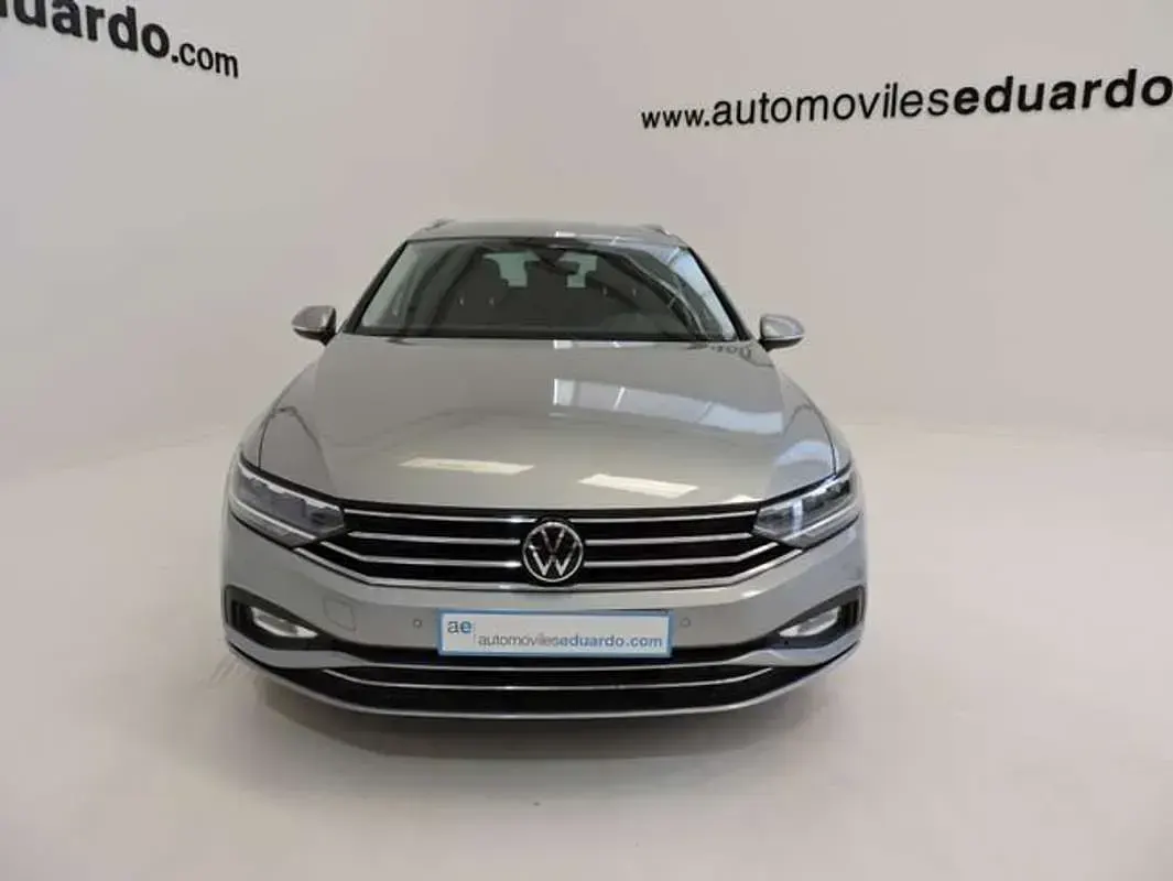 Usado VW Passat Business 122 CV (89 kW) 2022 Plateado Familiar