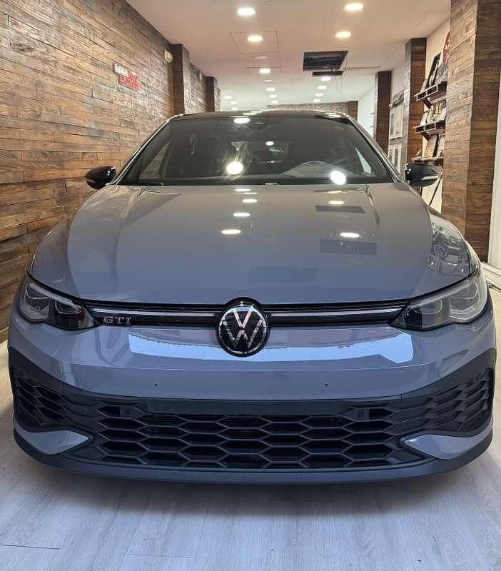 Gris Usado 2024 VW Golf VIII GTI Utilitario | 39.900 € (Un poco caro) - Imagen 1/4