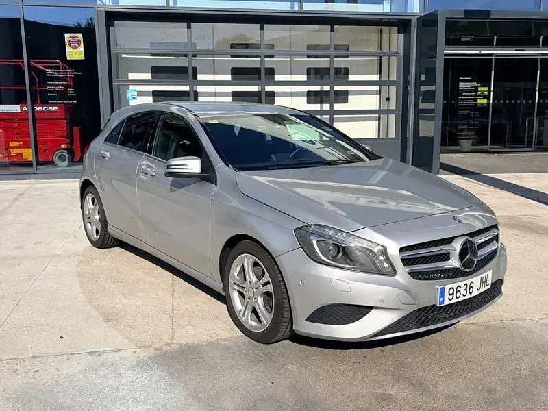 Usado Mercedes A200 Style 136 CV (100 kW) 2015 Gris / plata Utilitario