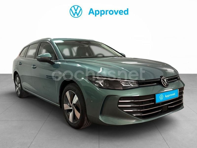 Verde Usado 2024 VW Passat Business Familiar | 36.200 € - Imagen 1/4