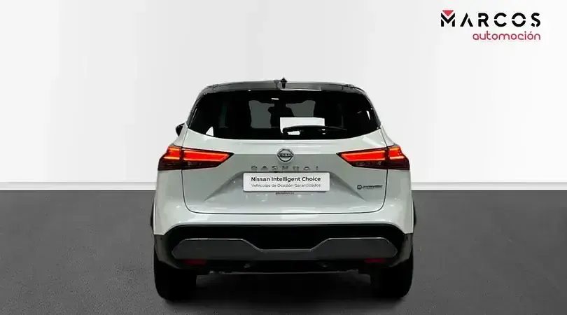 Usado Nissan Qashqai Tekna 190 CV (139 kW) 2022 Lunar white midnight black n SUV
