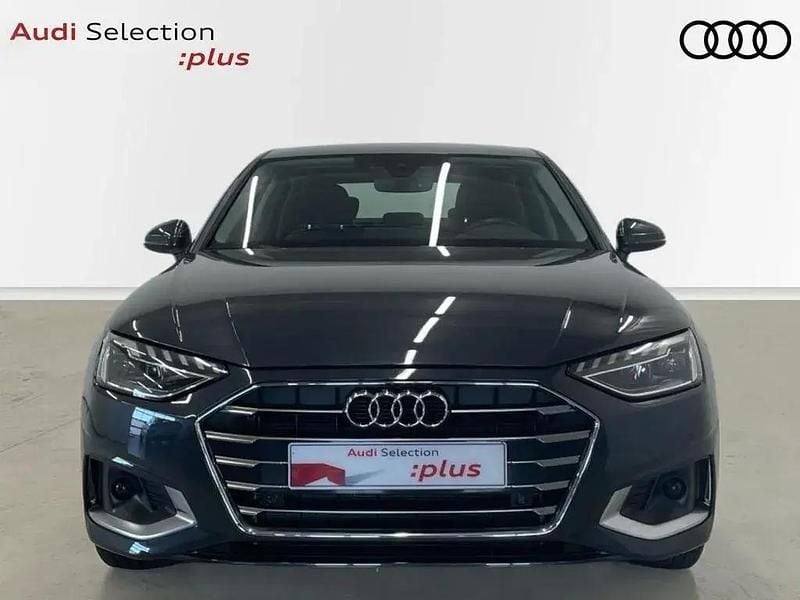Usado Audi A4 Advanced Plus 136 CV (100 kW) 2022 Gris / plata Berlina