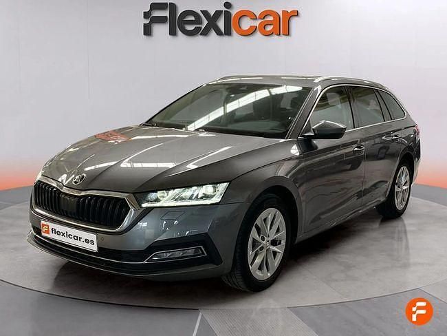 Usado Skoda Octavia Selection 150 CV (110 kW) 2023 Gris / plata Familiar