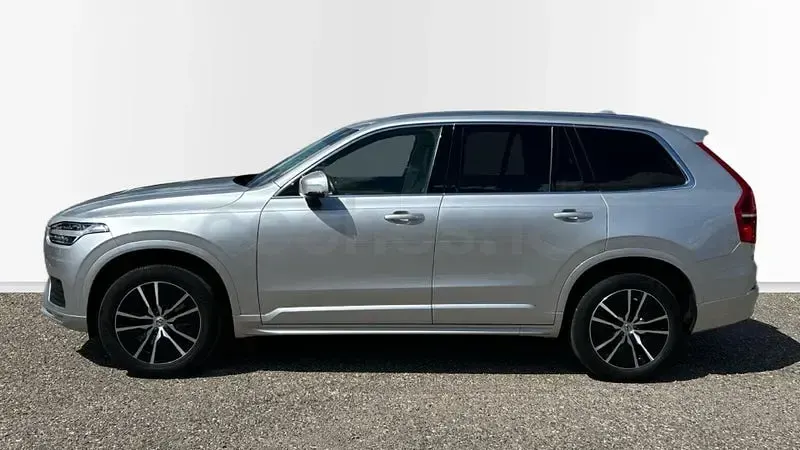 Usado Volvo XC90 Momentum 235 CV (172 kW) 2022 Gris / plata SUV