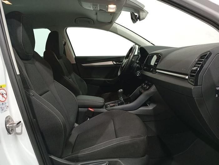 Usado Skoda Karoq Selection 150 CV (110 kW) 2025 Blanco SUV