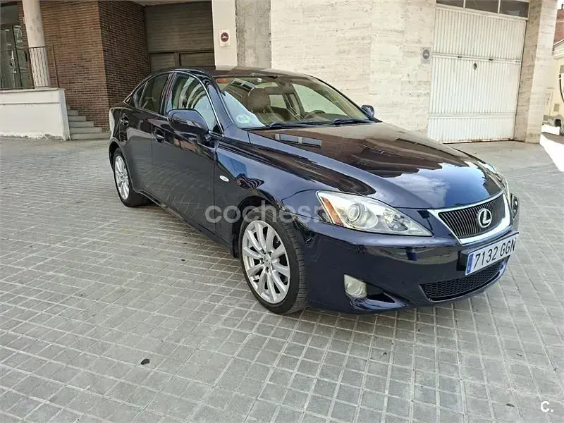 Usado Lexus IS220d Sport Line 177 CV (130 kW) 2008 Azul Berlina