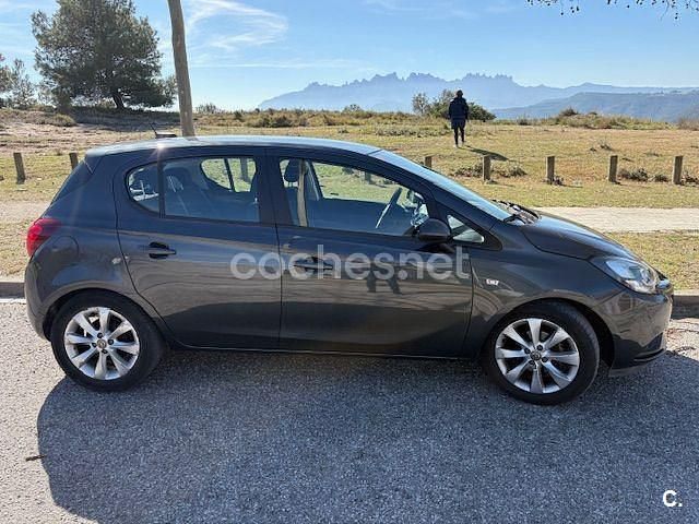 Usado Opel Corsa Selective 90 CV (66 kW) 2017 Negro Utilitario