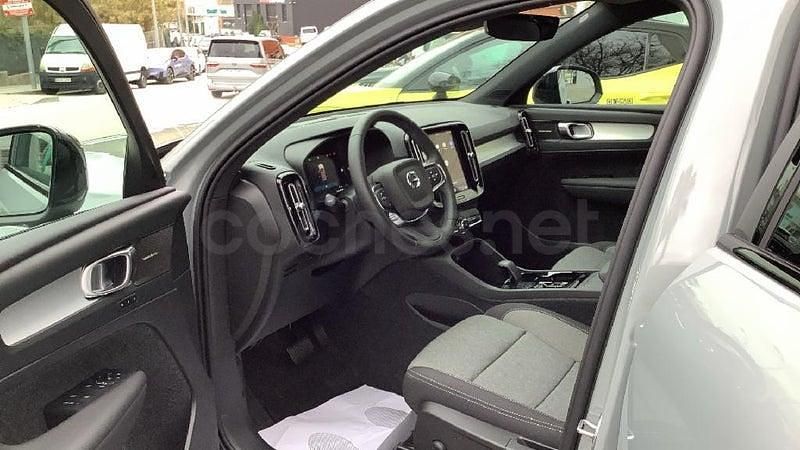Nuevo Volvo XC40 Plus 163 CV (119 kW) 2025 Gris / plata SUV