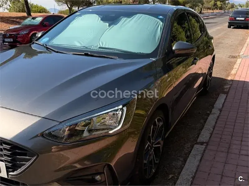 Usado Ford Focus ST-Line 125 CV (91 kW) 2020 Gris / plata Berlina