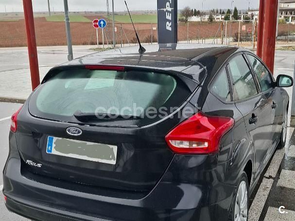 Usado Ford Focus Business Edition 120 CV (88 kW) 2016 Gris / plata Berlina