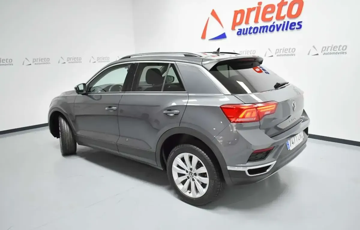 Usado VW T-Roc Advance 116 CV (85 kW) 2021 Gris SUV