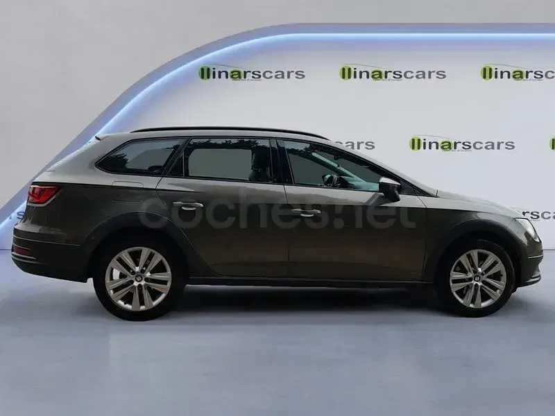 Usado Seat Leon 4Drive 184 CV (135 kW) 2016 Marrón Familiar