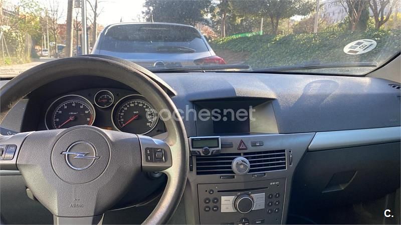 Usado Opel Astra GTC Enjoy 105 CV (77 kW) 2005 Negro Berlina