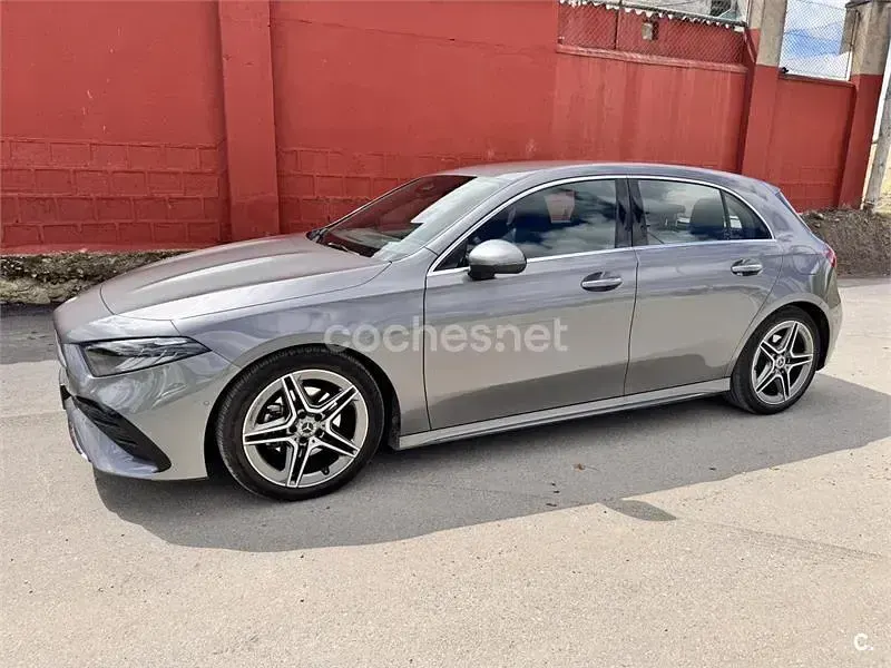 Usado Mercedes A200 163 CV (119 kW) 2024 Gris / plata Berlina