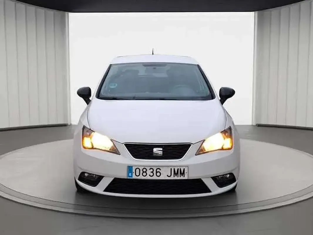 Usado Seat Ibiza Reference 90 CV (66 kW) 2016 Blanco Berlina