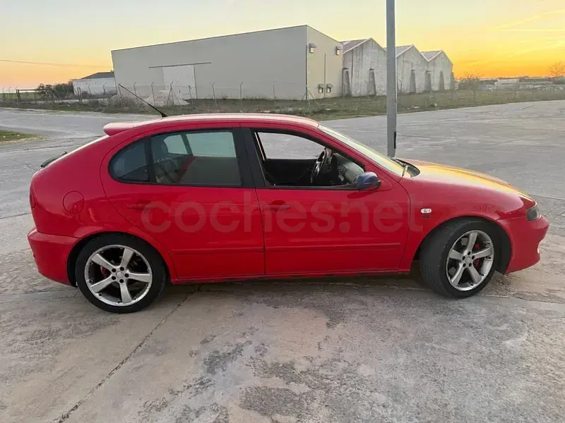 Usado Seat Leon Sport 180 CV (132 kW) 2002 Rojo Utilitario