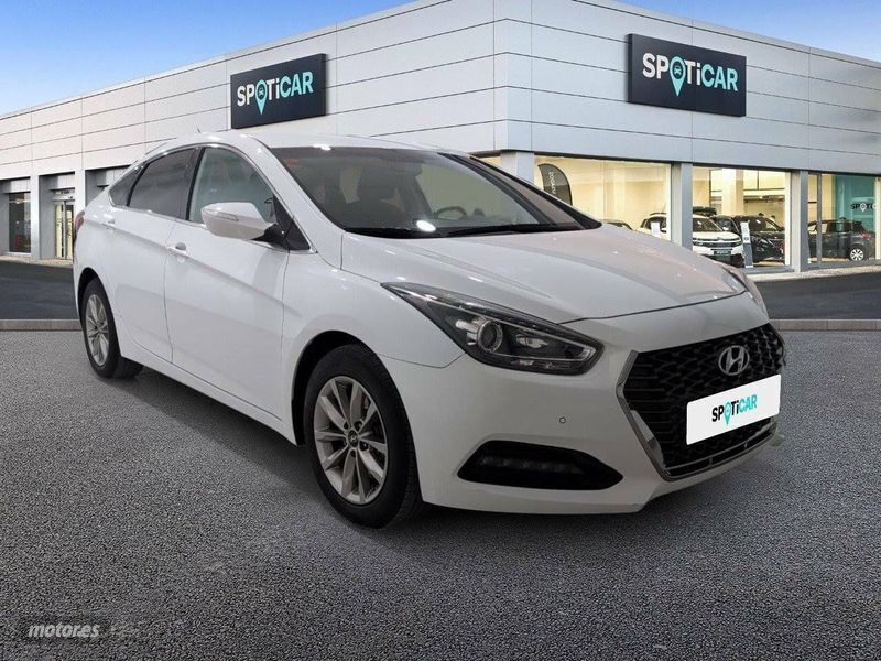 Usado Hyundai i40 136 CV (100 kW) 2018 Blanco Berlina