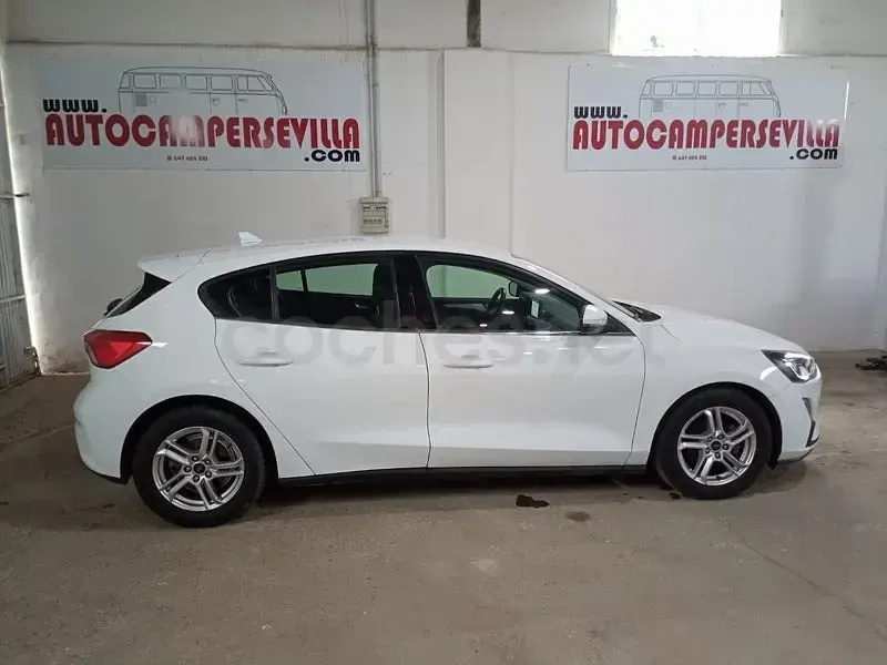 Usado Ford Focus Trend 120 CV (88 kW) 2020 Blanco Berlina