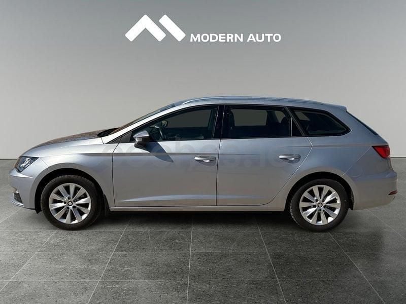 Usado Seat Leon Style 130 CV (95 kW) 2020 Gris / plata Familiar