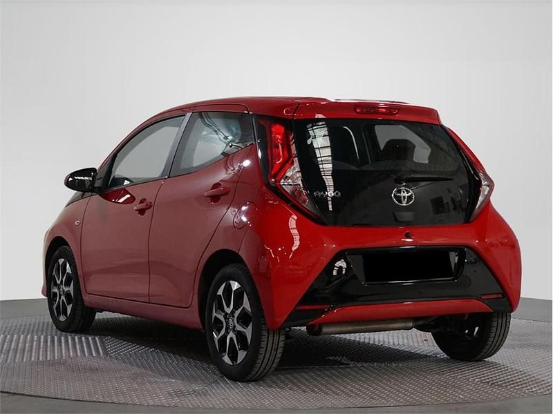 Usado Toyota Aygo X-play 72 CV (52 kW) 2019 Xblanco classic Utilitario