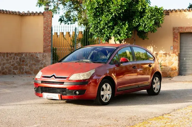 Usado Citroën C4 110 CV (80 kW) 2006 Granate Berlina