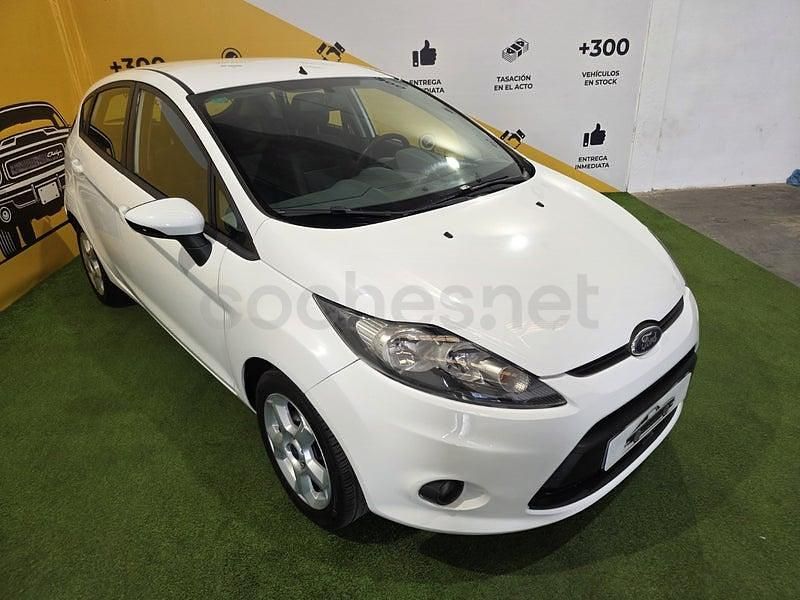 Usado Ford Fiesta Trend 82 CV (60 kW) 2011 Blanco Utilitario