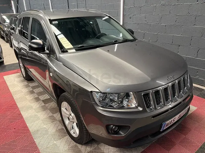 Usado Jeep Compass Limited 136 CV (100 kW) 2012 Gris / plata SUV
